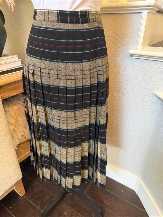 Pendleton Dresses & Skirts - Pendleton Vintage 100% Virgin Wool Reversible Plaid Pleated Midi Skirt Size 4